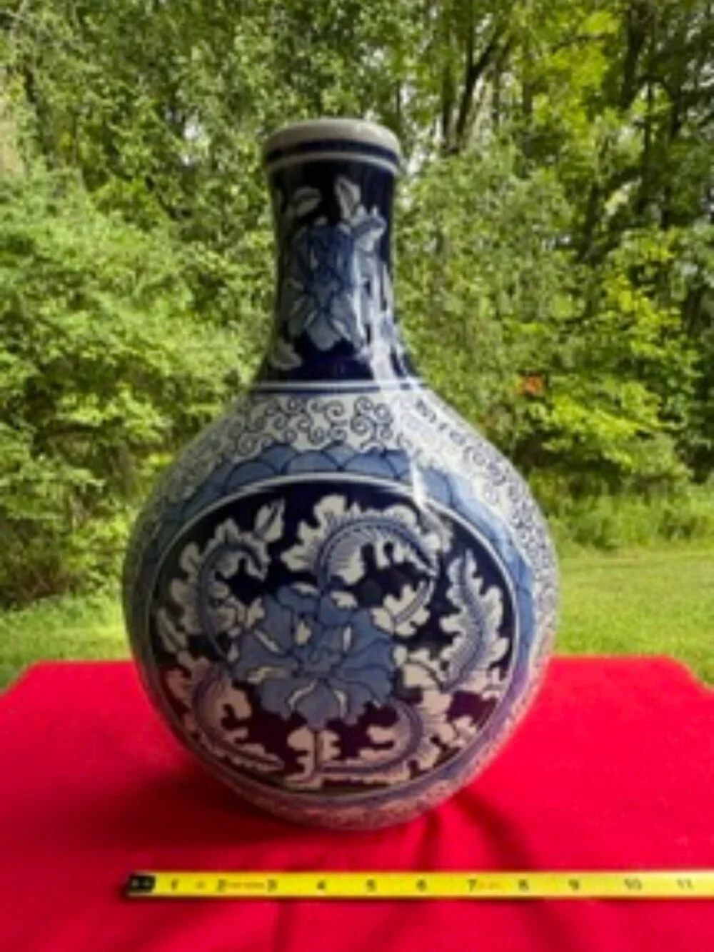 Stunning Porcelain Chinoiserie Vase